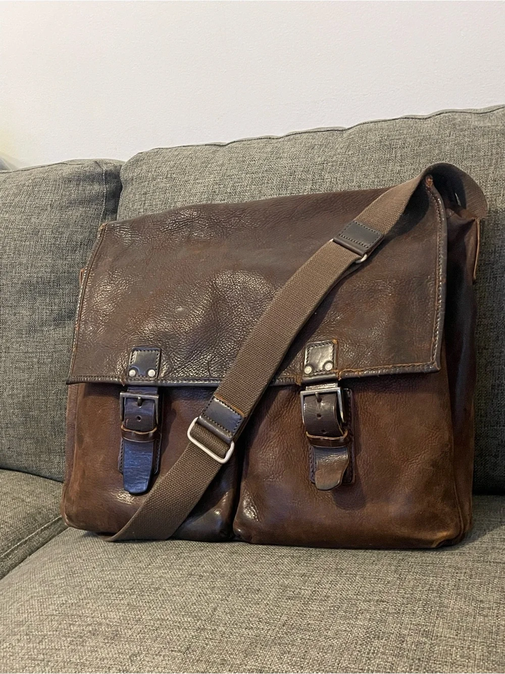 Men's Brown Leather Laptop Messenger Bag with Adjustable Shoulder Strap
